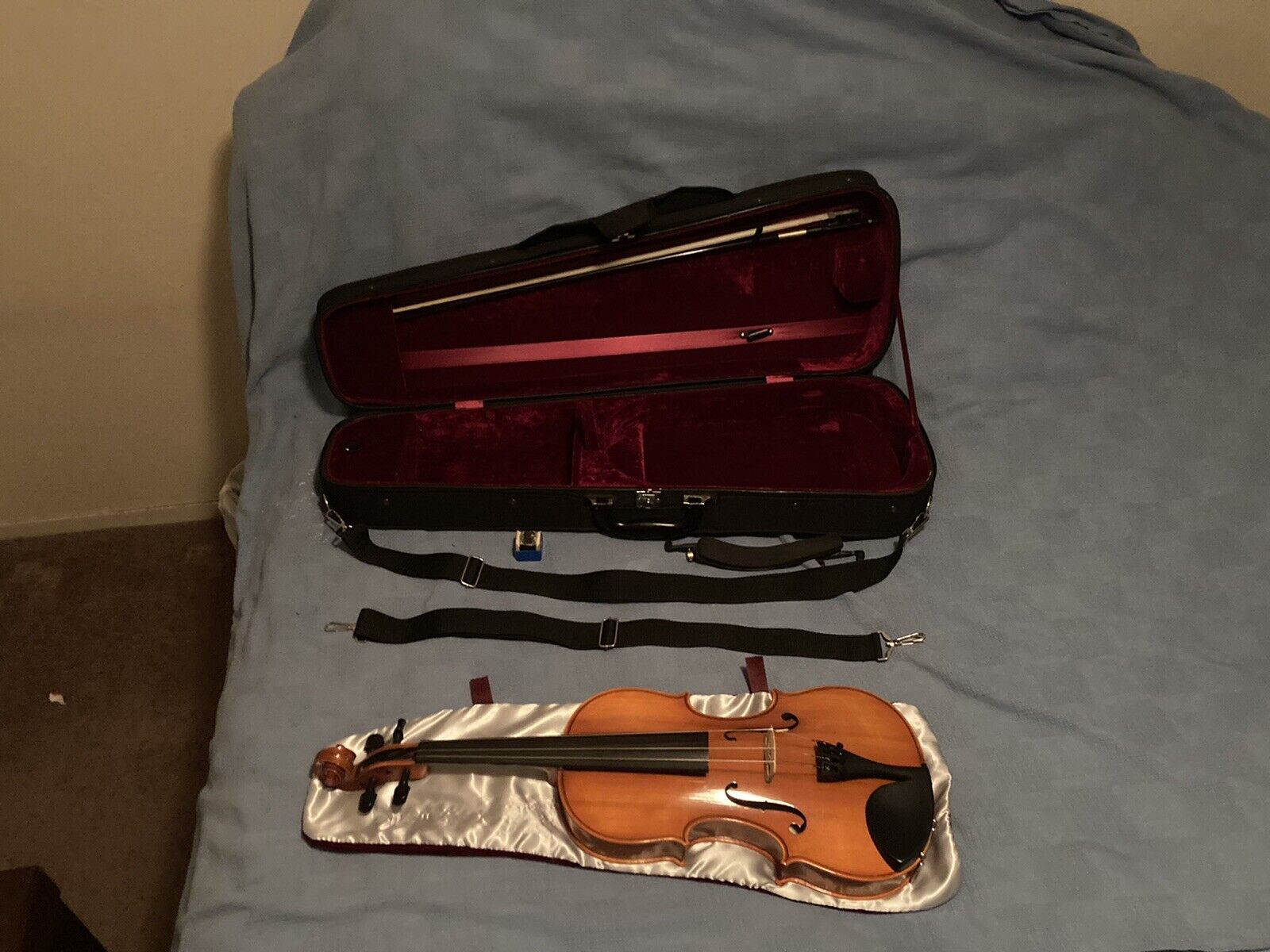 Nearly Unused 15" Eastman Viola Set; Lined Case, Bow, Shoulder&chin Rests, Rosin